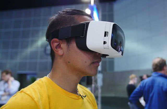 VR眼鏡瞳孔間距調(diào)節(jié)電機(jī)_VR眼鏡自動(dòng)調(diào)焦電機(jī)解決方案-萬至達(dá)電機(jī)